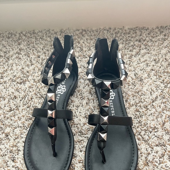 Sandals - Picture 3 of 3